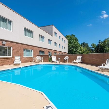 Ramada By Wyndham Paintsville Hotel & Conference Center Esterno foto