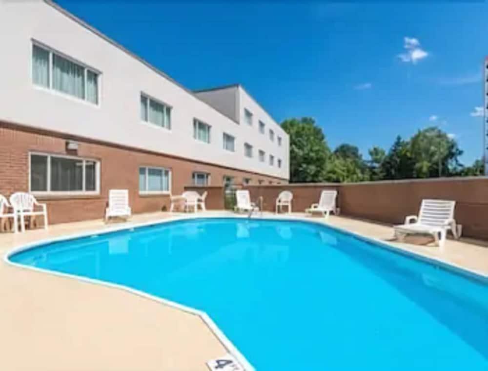Ramada By Wyndham Paintsville Hotel & Conference Center Esterno foto