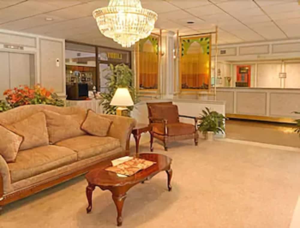 Ramada By Wyndham Paintsville Hotel & Conference Center Esterno foto