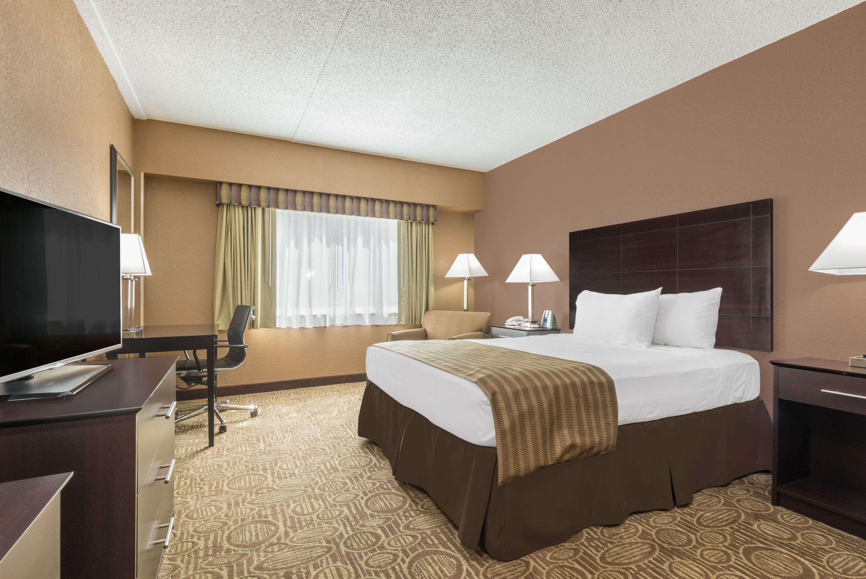 Ramada By Wyndham Paintsville Hotel & Conference Center Esterno foto