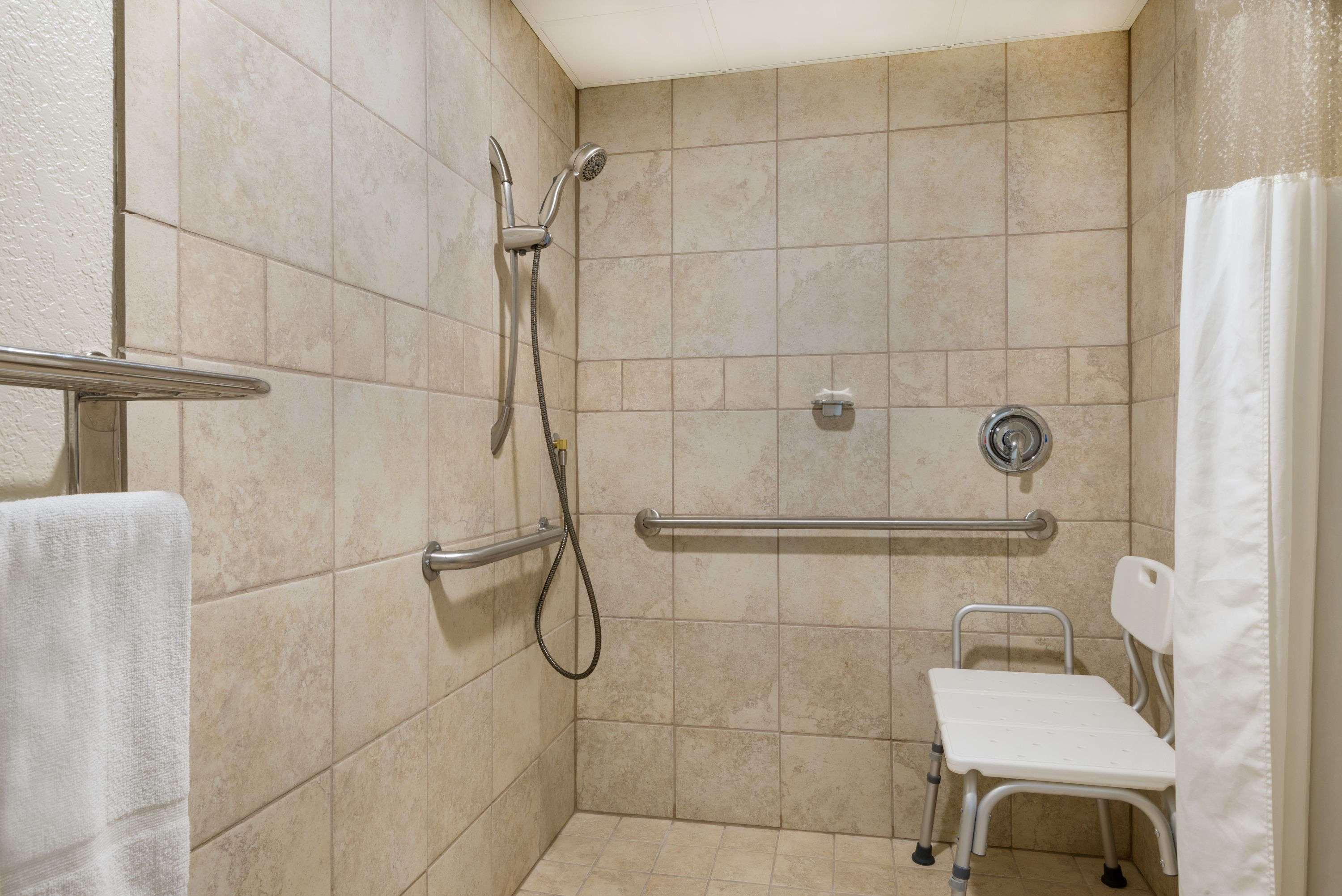 Ramada By Wyndham Paintsville Hotel & Conference Center Esterno foto