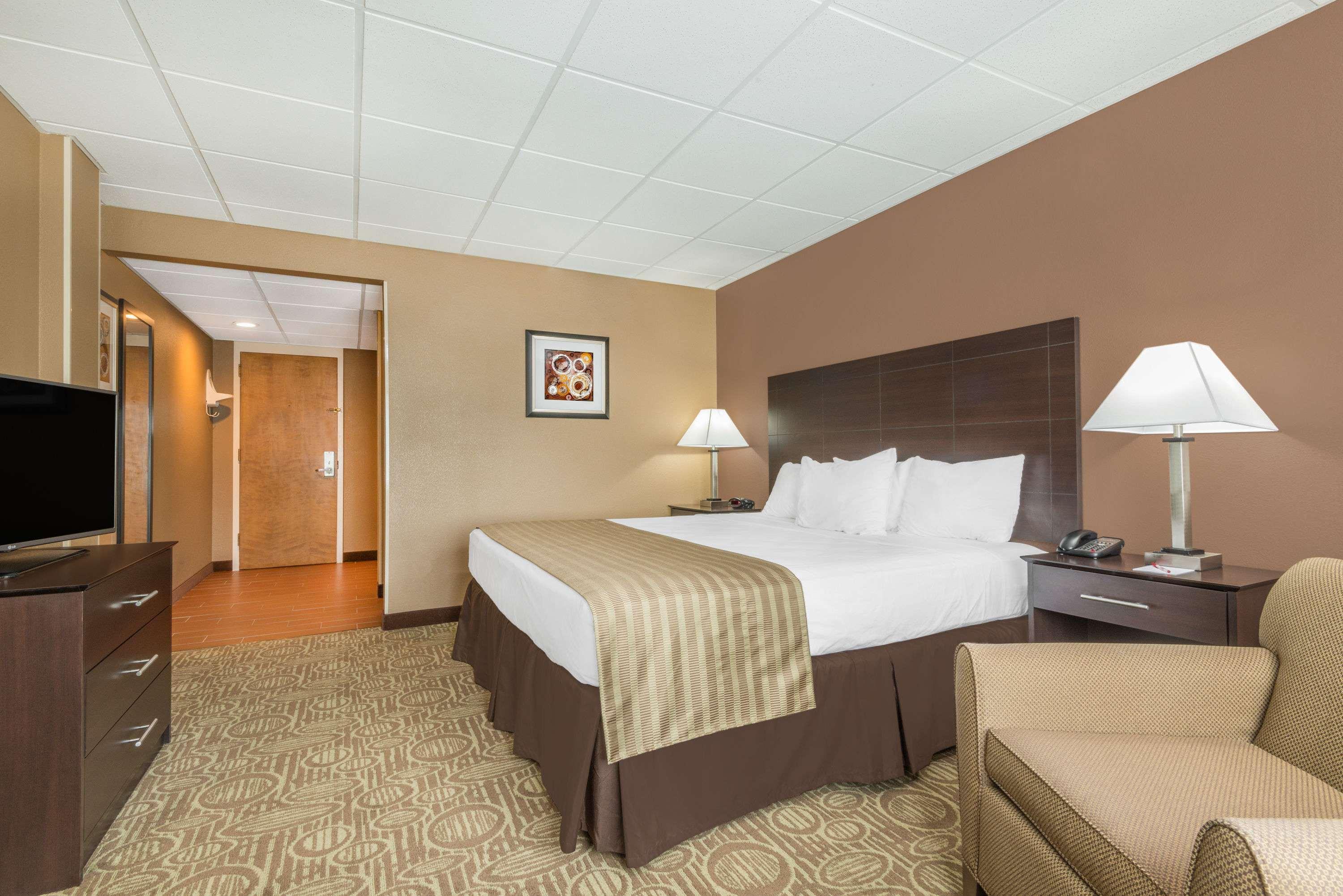 Ramada By Wyndham Paintsville Hotel & Conference Center Esterno foto