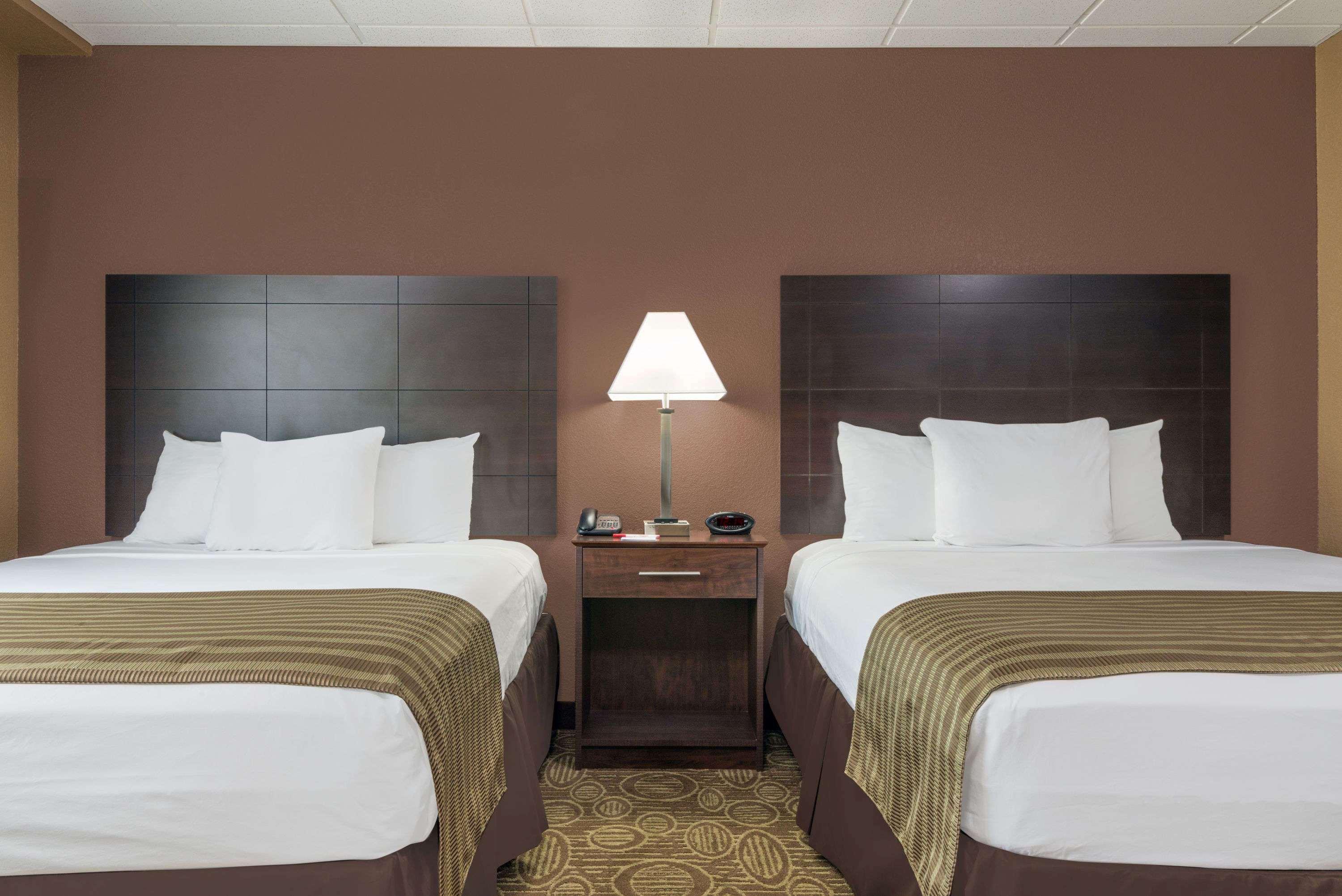 Ramada By Wyndham Paintsville Hotel & Conference Center Esterno foto