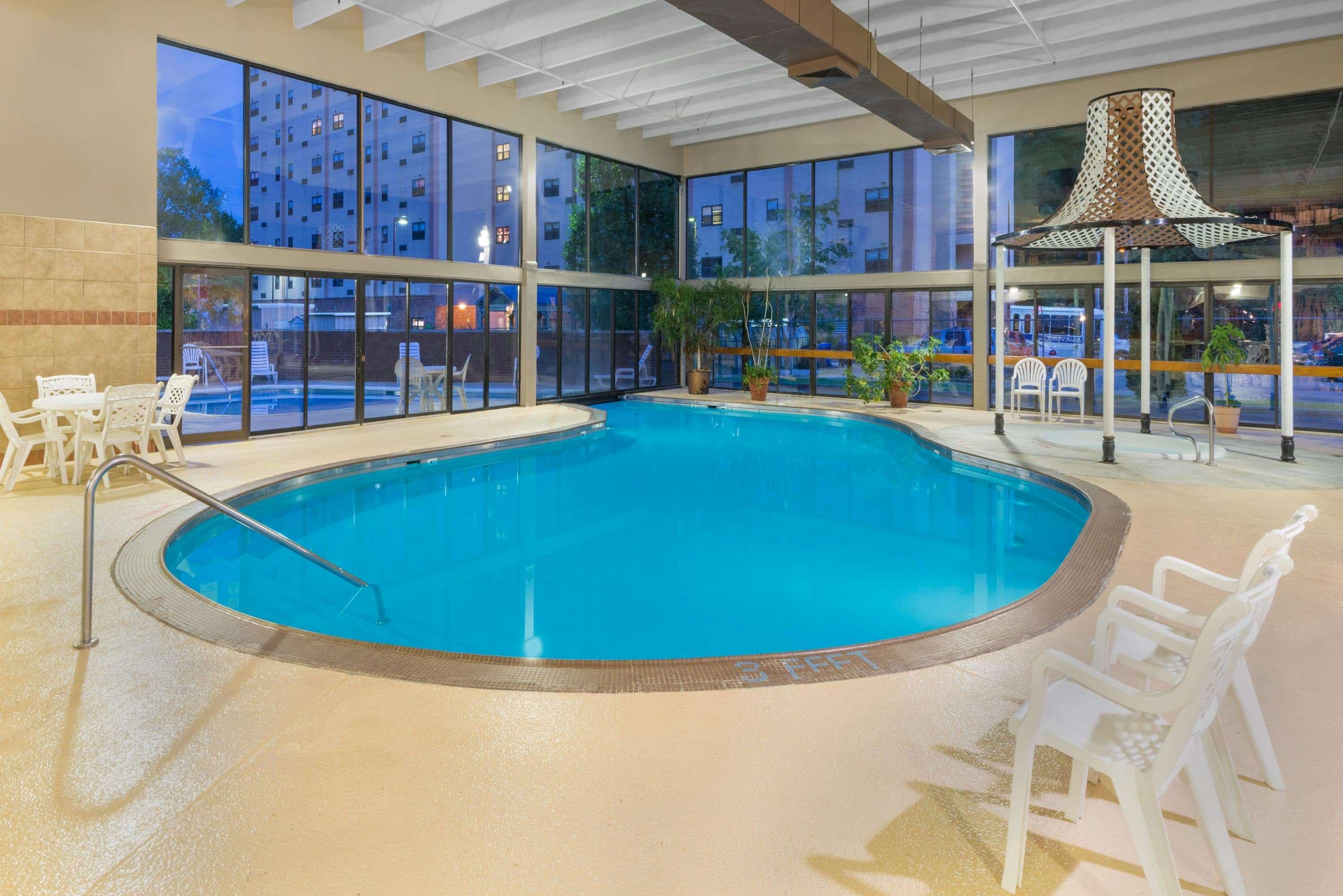 Ramada By Wyndham Paintsville Hotel & Conference Center Esterno foto