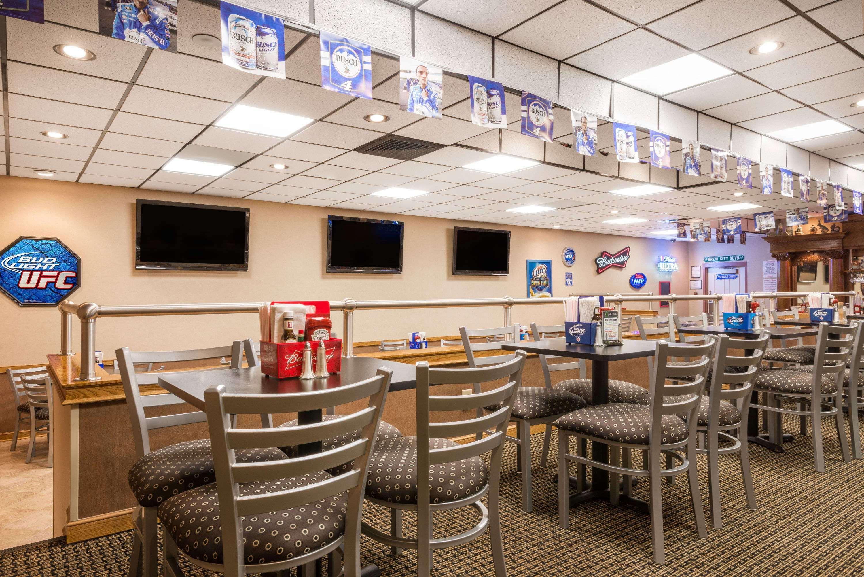 Ramada By Wyndham Paintsville Hotel & Conference Center Esterno foto