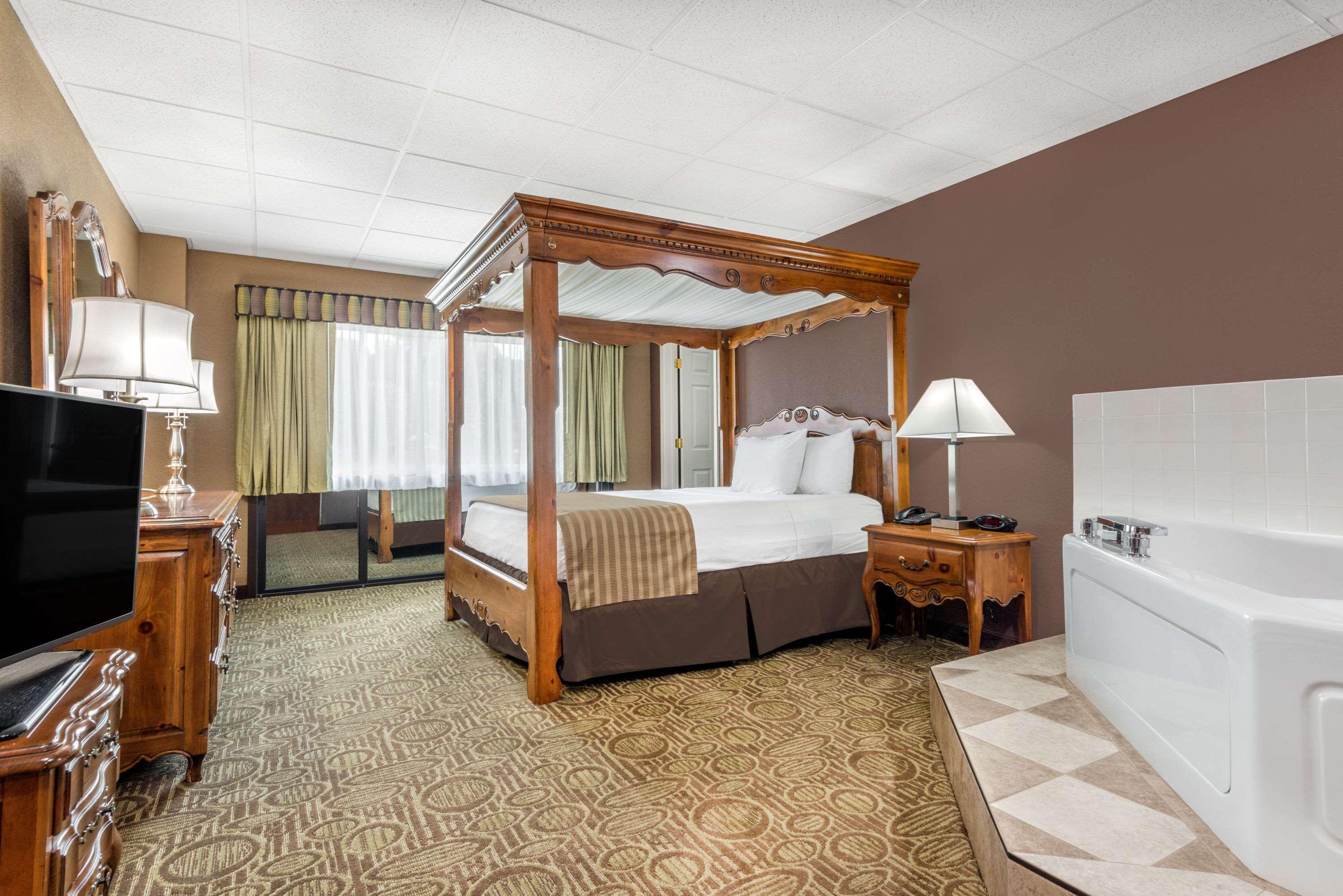 Ramada By Wyndham Paintsville Hotel & Conference Center Esterno foto