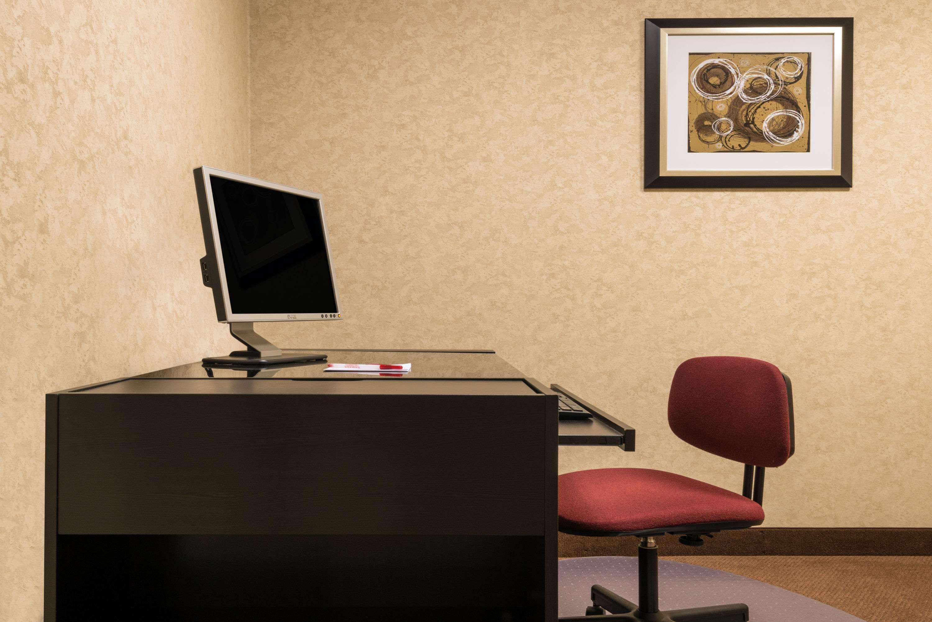 Ramada By Wyndham Paintsville Hotel & Conference Center Esterno foto
