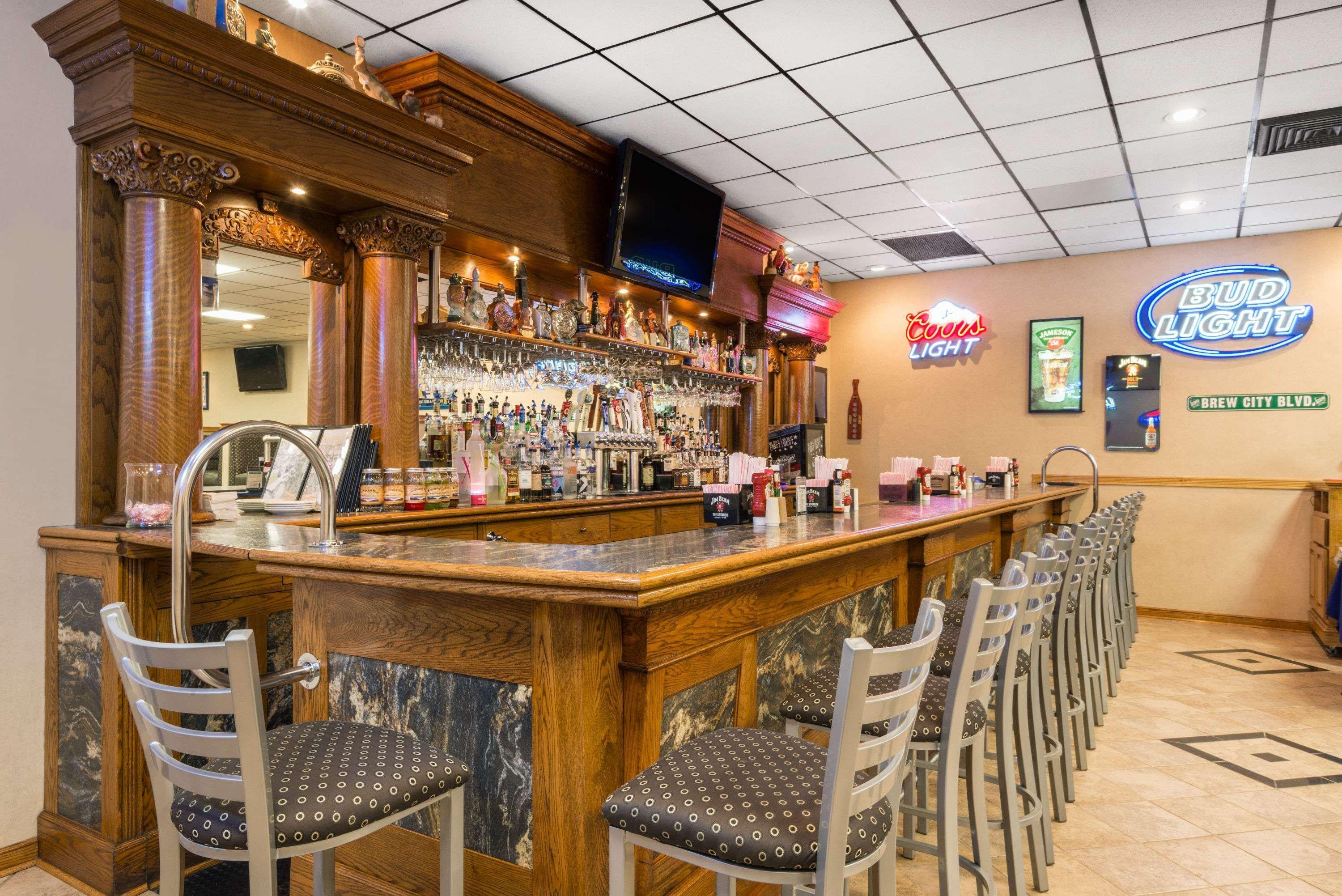 Ramada By Wyndham Paintsville Hotel & Conference Center Esterno foto