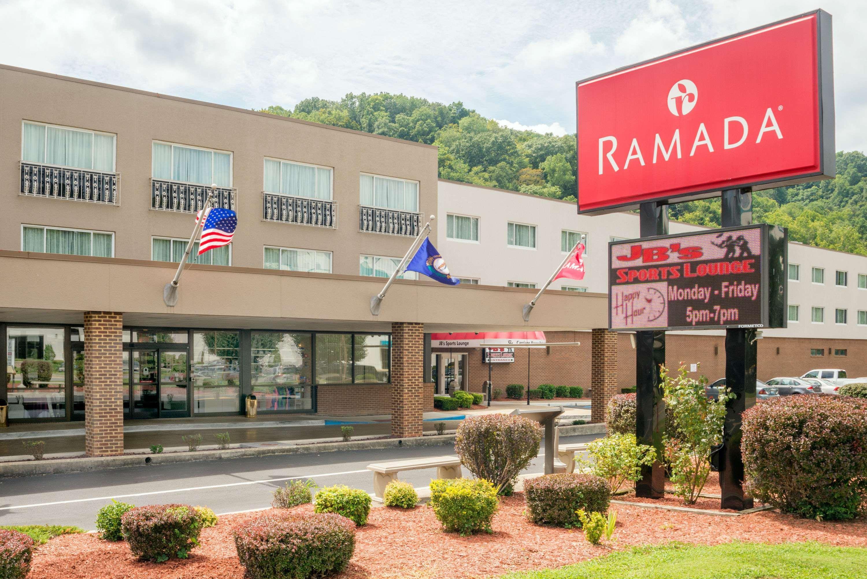 Ramada By Wyndham Paintsville Hotel & Conference Center Esterno foto